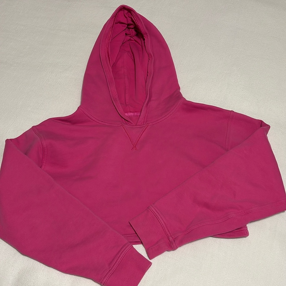 Lululemon Sonic Pink Cropped Hoodie in Size 4